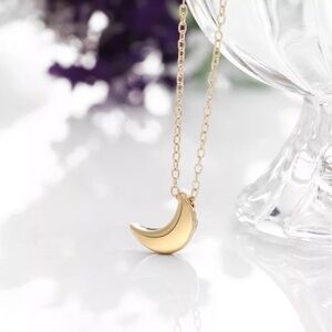 NEW Cute Dainty Gold Moon Necklace
